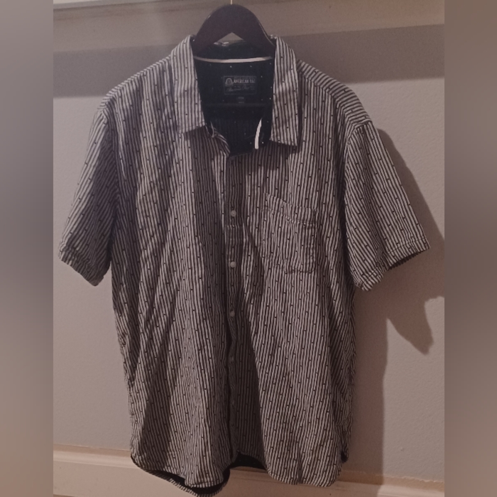 American Rag Men's button front short sleeve shirt. - Picture 1 of 3
